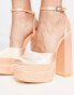 Public Desire – Moonchild – Exklusive Sandalen aus Satin in Apricot mit Plateausohle und -absatz