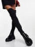 ASOS DESIGN – Kimmy – Flache Overknee-Stiefel in Schwarz mit dicker Sohle, weite Passform