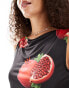 COLLUSION slash neck crop top in pomegranate print Черный, S - EU 36-38 - фото #4