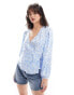 Фото #1 товара JDY wrap blouse in white & blue shell print