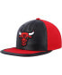 ფოტო #1 პროდუქტის Men's Mitchell & Ness Black, Red Chicago Bulls Day One Snapback Hat