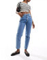 Фото #1 товара Pull&Bear high waisted mom jean in medium blue