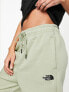 Фото #3 товара The North Face Essential joggers in green Exclusive at ASOS