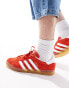 adidas Originals – Gazelle – Hallen-Sneaker in Rot mit Gummisohle