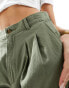 Levi's Pleated trouser shorts in green grün, W28 - фото #2