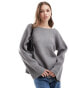 Pretty Lavish – Pullover in Grau mit Schlitzausschnitt