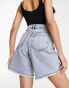 Miss Selfridge – Lang geschnittene Jeans-Shorts in Acid-Waschung