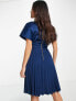 Фото #3 товара Вечернее платье Closet London Petite – синее плиссированное миди-платье с завязками на передней части