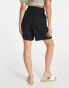 Pieces – Elegante Paperbag-Shorts in Schwarz mit hohem Bund