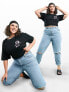 ASOS DESIGN Curve – Original – Mom-Jeans mit hohem Bund und Rissen in heller Waschung