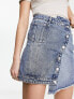 Фото #4 товара Urban Revivo asymmetric denim mini skirt in blue