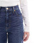 Levi's High waisted mom jean in dark wash navy Синий, W31 L27 - фото #6