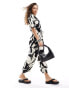 Фото #5 товара Monki tie waist jumpsuit in black and white puzzle print