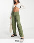 Фото #1 товара Topshop Tall – Tief sitzende Cargohose mit lockerem Schnitt in Khaki