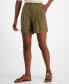 ფოტო #1 პროდუქტის Women's Pleated Elastic-Back Chino Shorts