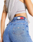 Женские джинсы Tommy Jeans Mom-Jeans in mittlerer Waschung mit extrem hohem Bund Mittelblauer Denim, W27 L30 - фото #6