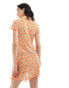 ASOS DESIGN printed plisse button mini dress in orange print Оранжевый, 36 - фото #4