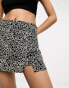 Фото #1 товара Pull&Bear mini skort in black & white floral