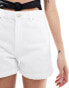 Фото #5 товара Pull&Bear high waisted denim Mom short in white