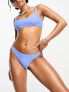 Weekday – Sand – Bikinioberteil in Blau mit U-Ausschnitt und hawaiianischem Jacquard-Blumenmuster, exklusiv bei ASOS