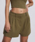 Фото #8 товара Women's Washed Twill Pleated Shorts