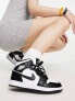 Фото #7 товара Air Jordan 1 Mid trainers in white and black