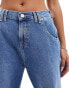 Tommy Jeans Daisy low waisted jeans in light wash Голубой, W26 L30 - фото #8