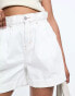 Фото #3 товара Urban Revivo paper bag waist shorts in white