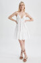 V Yaka Brode Askılı Beyaz Mini Elbise Z8300az23sm