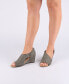 Фото #6 товара Women's Aretha Perforated Peep Toe Wedge Sandals