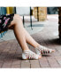 Фото #7 товара Women's Hanni Crisscross Strappy Flat Sandals