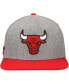 Фото #4 товара Men's Gray, Red Chicago Bulls Classic Logo Two-Tone Snapback Hat