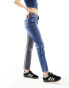 Wrangler contrast wash mom jeans in blue and black Синий / Черный, W24 L32 - фото #4