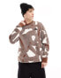 Фото #2 товара The North Face Essential oversized fleece sweatshirt in brown geo print Exclusive at ASOS