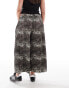 Фото #2 товара ASOS DESIGN Curve plisse wide trouser culottes in animal