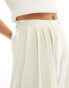 Фото #3 товара Stradivarius Petite fluid pleat front trouser in buttermilk