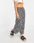 Фото #4 товара River Island Petite floral shirred waist culotte in black