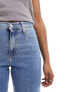 Фото #4 товара Джинсы женские Calvin Klein Jeans – Mom-Jeans в среднем оттенке