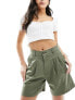 Фото #1 товара Levi's Pleated trouser shorts in green