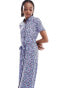 Фото #4 товара Vero Moda Tall maxi buttondown shirt dress in blue floral print