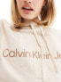 Calvin Klein Jeans – Hero – Kurzer Kapuzenpullover in Hellbeige mit Monogramm-Logo