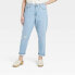 Фото #3 товара Women's Mid-Rise Boyfriend Jeans - Universal Thread Light Wash 2