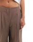 Фото #3 товара ASOS DESIGN low rise triple pleat wide leg trouser in brown