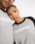 Hummel – Blocked – Unisex-T-Shirt in Grau