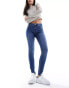 Фото #2 товара Vero Moda Alia mid rise skinny jeans with bum sculpt detail in medium blue