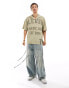 COLLUSION waffle textured polo with graphic front t-shirt in khaki Зеленый, L - Chest 42 - фото #4