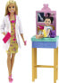 Barbie FXP16 - Zahnärztin-Puppe, Blonde, Spielset, kleine Patientenpuppe, Spülbecken, Behandlungsstuhl und vielem mehr, zum Beruf passendes Spielzeug für Kinder im Alter von 3–7 Jahren