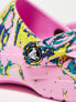 Фото #2 товара Crocs ASOS Exclusive Classic bubble marble clogs in taffy pink multi in taffy pink / multi