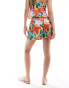 Фото #2 товара Miss Selfridge shorts in tropical print