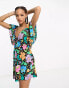 Женское мини-платье ASOS DESIGN Minikleid in Schwarz mit Blumen-Punktmuster, Rückenausschnitt und Rüschenärmeln FLORAL SPOT PRINT, US 0 - фото #2